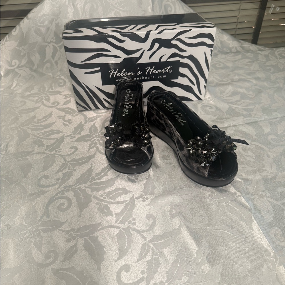 Glossy Black Sandals with Rounded Toe